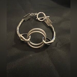 Silver hammered Arrow Bracelet toggle close